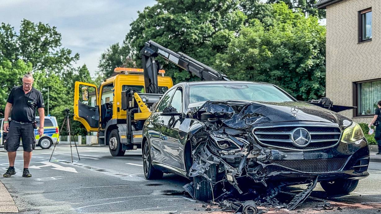 Die 5 besten Kollisionsreparatur-Services in Oldenburg – Fahrzeugkarosserien nach schweren Aufprallen wieder aufbauen